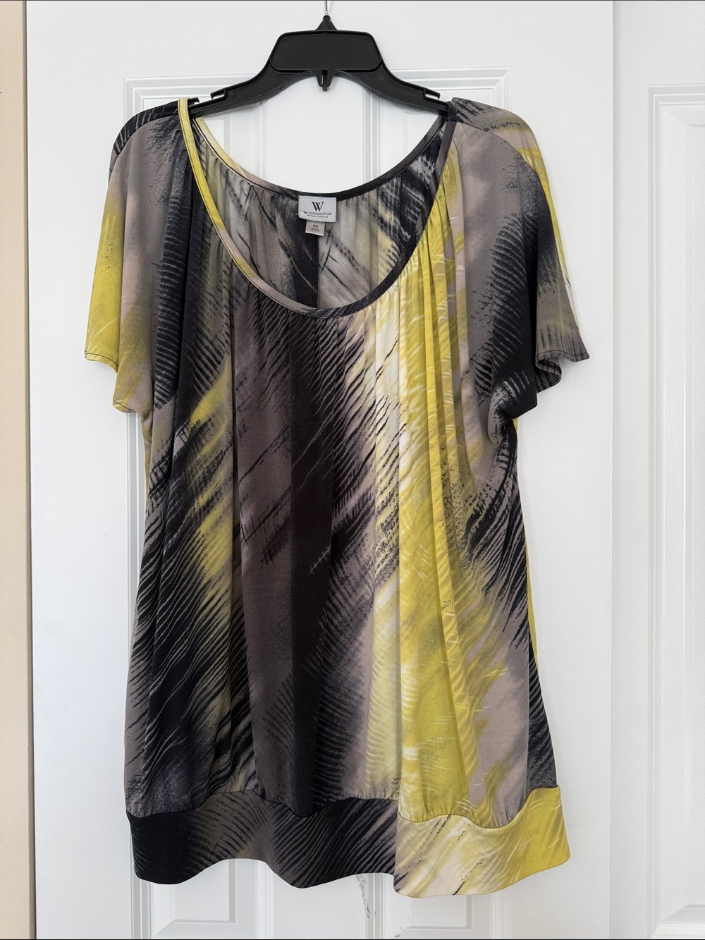 W by Worth Yellow, Gray & Black Abstract Scoop Neck Tee